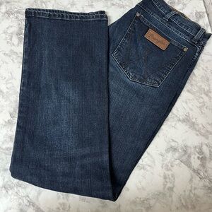 Wrangler Blue Relaxed Jeans with Classic Denim Style